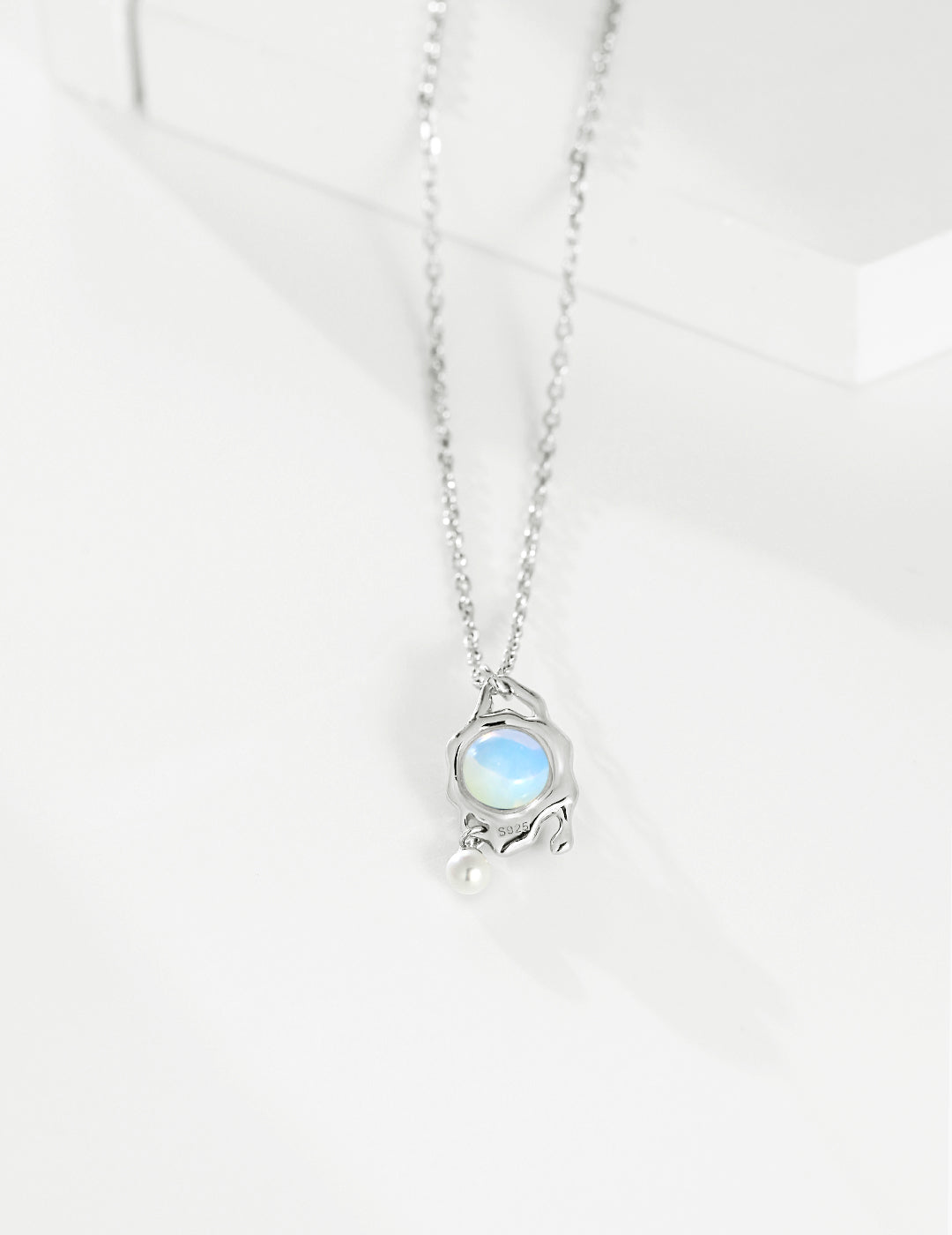 Chic Sterling Silver Agate Opal Necklace